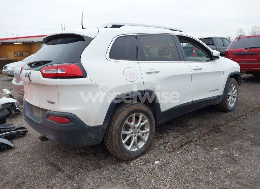 Photo 4 of 2017 Jeep Cherokee LATITUDE 4X4 (VIN 1C4PJMCB9HW571060)