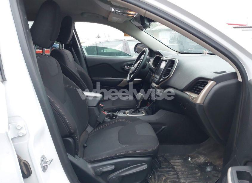 Photo 5 of 2017 Jeep Cherokee LATITUDE 4X4 (VIN 1C4PJMCB9HW571060)