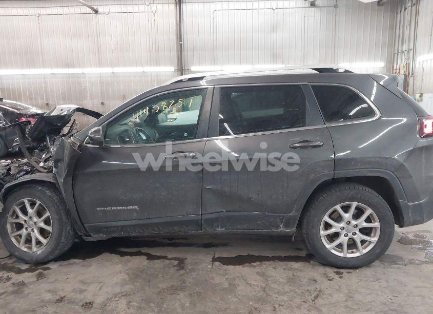 Photo 14 of 2017 Jeep Cherokee LATITUDE 4X4 (VIN 1C4PJMCB9HW575061)