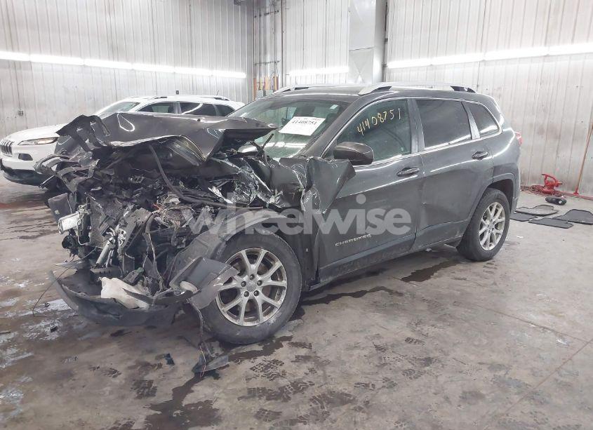 Photo 2 of 2017 Jeep Cherokee LATITUDE 4X4 (VIN 1C4PJMCB9HW575061)