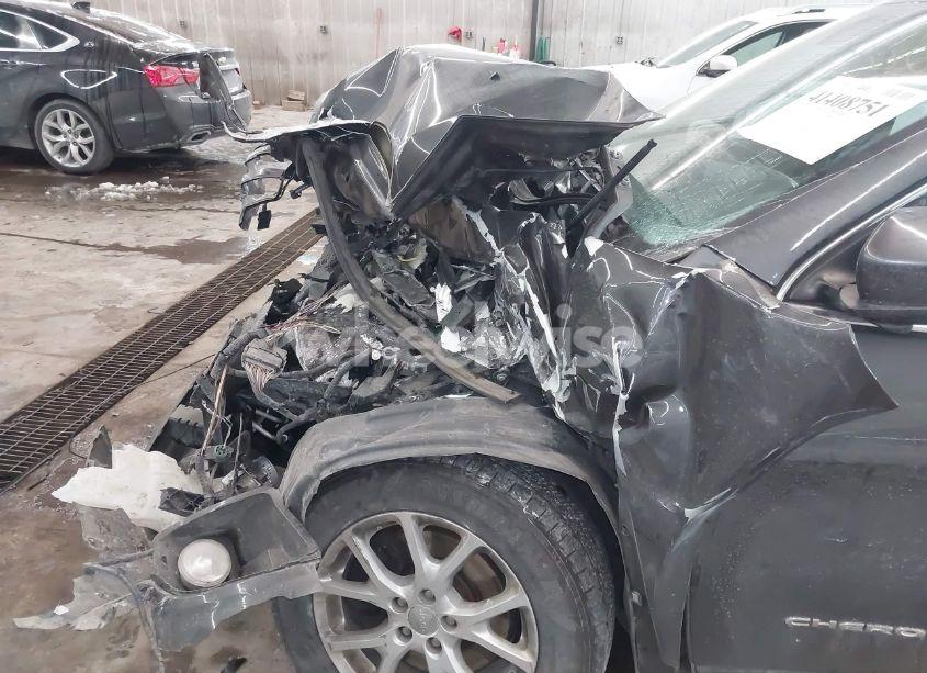 Photo 6 of 2017 Jeep Cherokee LATITUDE 4X4 (VIN 1C4PJMCB9HW575061)