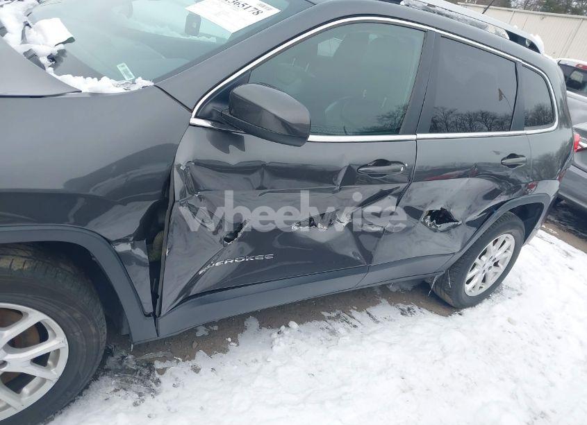 Photo 6 of 2017 Jeep Cherokee LATITUDE 4X4 (VIN 1C4PJMCB9HW575903)