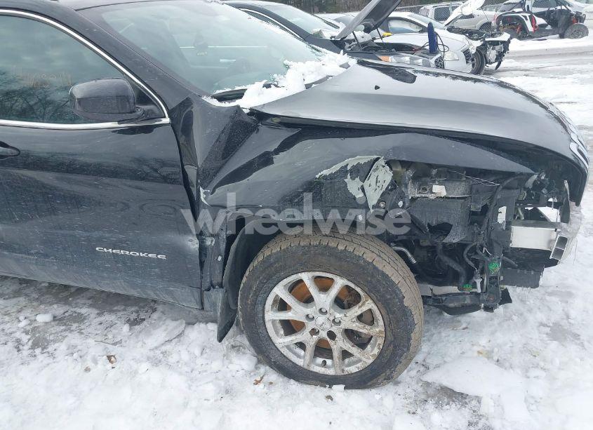 Photo 17 of 2017 Jeep Cherokee LATITUDE 4X4 (VIN 1C4PJMCB9HW657534)