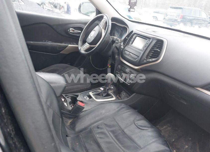 Photo 5 of 2017 Jeep Cherokee LATITUDE 4X4 (VIN 1C4PJMCB9HW657534)