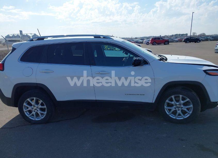 Photo 13 of 2018 Jeep Cherokee LATITUDE 4X4/LATITUDE TECH CONNECT 4X4 (VIN 1C4PJMCB9JD513693)