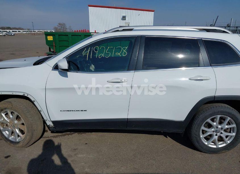 Photo 14 of 2018 Jeep Cherokee LATITUDE 4X4/LATITUDE TECH CONNECT 4X4 (VIN 1C4PJMCB9JD513693)