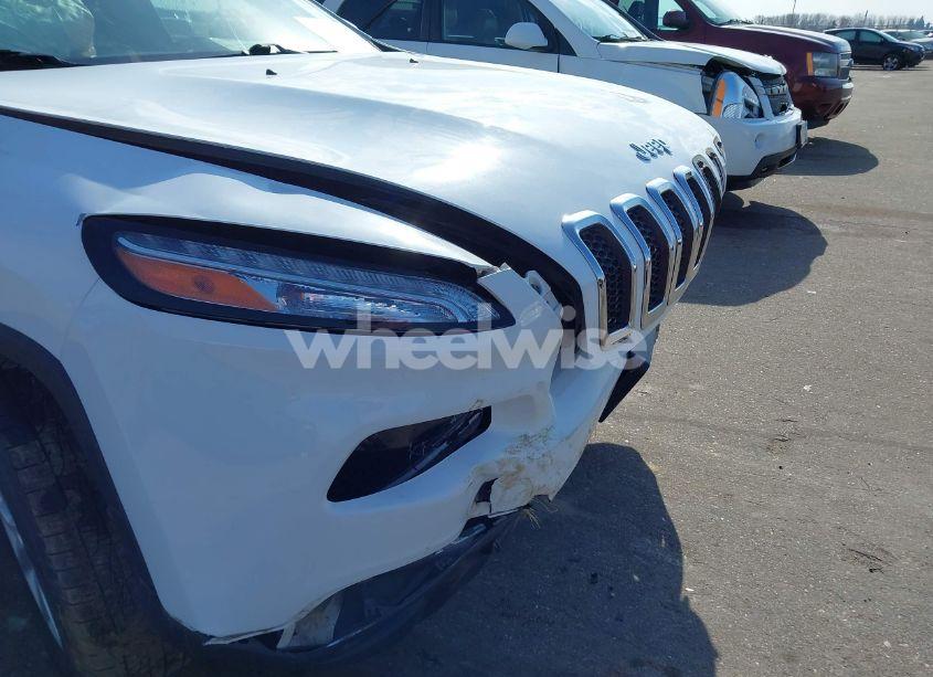 Photo 18 of 2018 Jeep Cherokee LATITUDE 4X4/LATITUDE TECH CONNECT 4X4 (VIN 1C4PJMCB9JD513693)