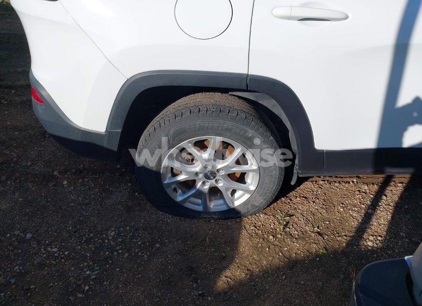 Photo 19 of 2018 Jeep Cherokee LATITUDE 4X4/LATITUDE TECH CONNECT 4X4 (VIN 1C4PJMCB9JD513693)