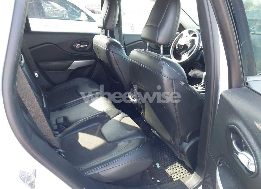 Photo 8 of 2018 Jeep Cherokee LATITUDE 4X4/LATITUDE TECH CONNECT 4X4 (VIN 1C4PJMCB9JD513693)