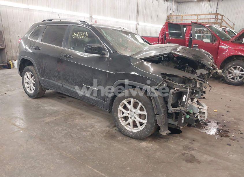 2018 Jeep Cherokee LATITUDE 4X4 (VIN 1C4PJMCB9JD572453) main photo