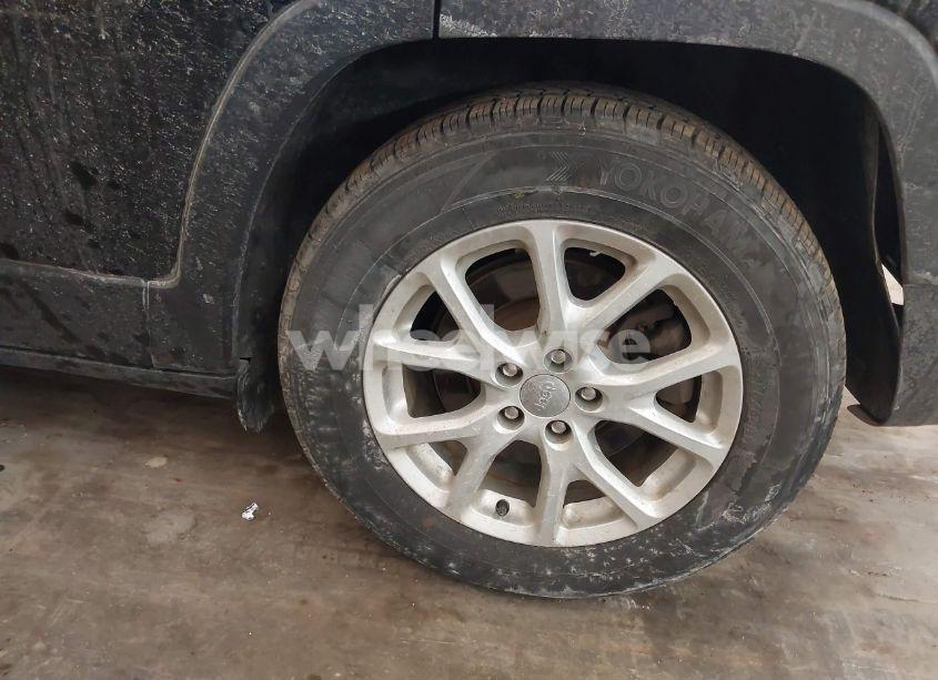 Photo 12 of 2018 Jeep Cherokee LATITUDE 4X4 (VIN 1C4PJMCB9JD572453)