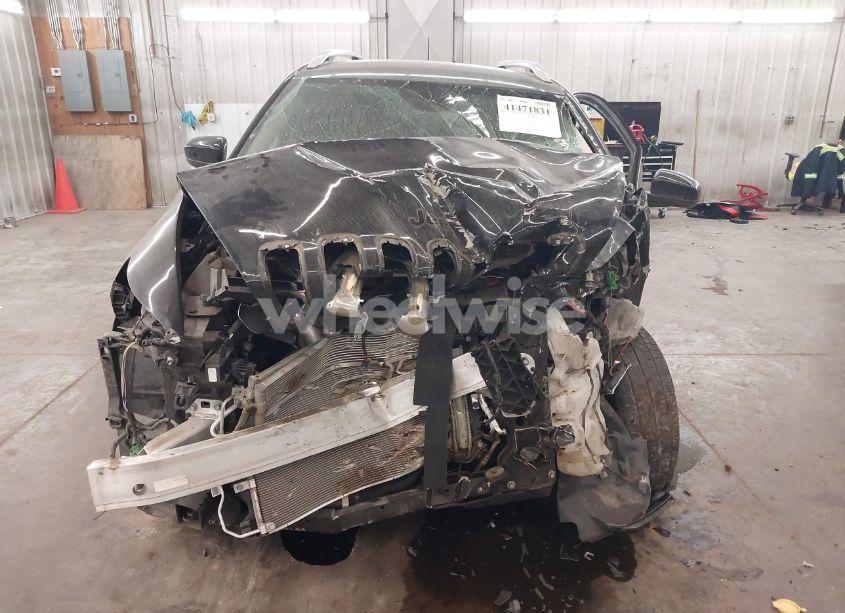 Photo 13 of 2018 Jeep Cherokee LATITUDE 4X4 (VIN 1C4PJMCB9JD572453)