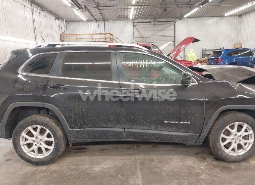 Photo 14 of 2018 Jeep Cherokee LATITUDE 4X4 (VIN 1C4PJMCB9JD572453)