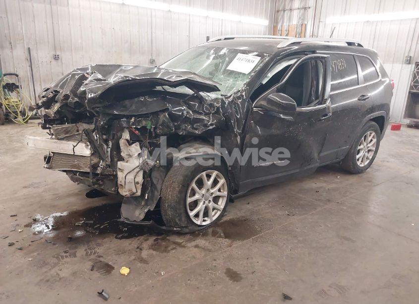 Photo 2 of 2018 Jeep Cherokee LATITUDE 4X4 (VIN 1C4PJMCB9JD572453)