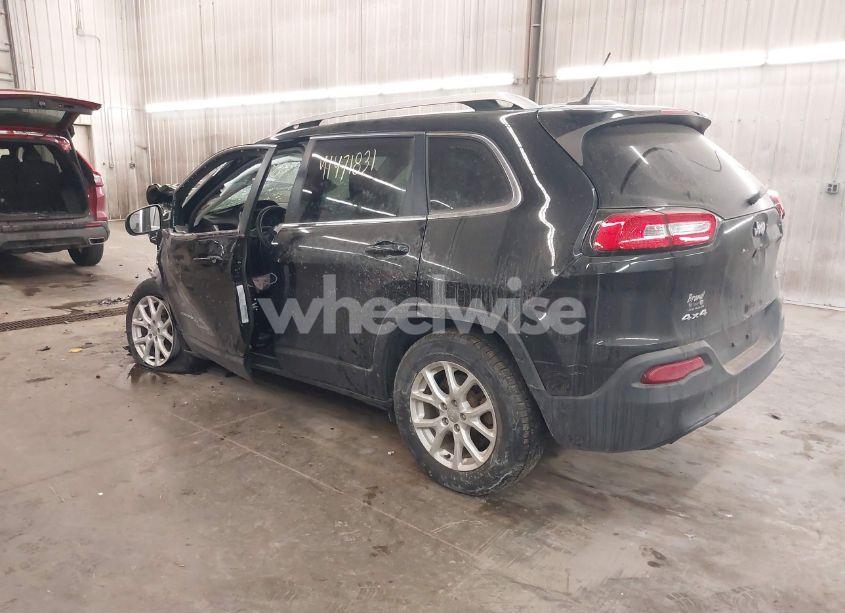 Photo 3 of 2018 Jeep Cherokee LATITUDE 4X4 (VIN 1C4PJMCB9JD572453)