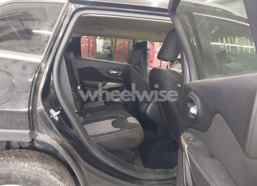 Photo 8 of 2018 Jeep Cherokee LATITUDE 4X4 (VIN 1C4PJMCB9JD572453)