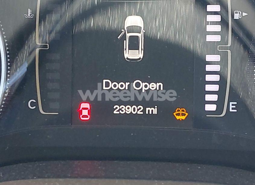 Photo 15 of 2018 Jeep Cherokee LATITUDE TECH CONNECT 4X4 (VIN 1C4PJMCB9JD602518)