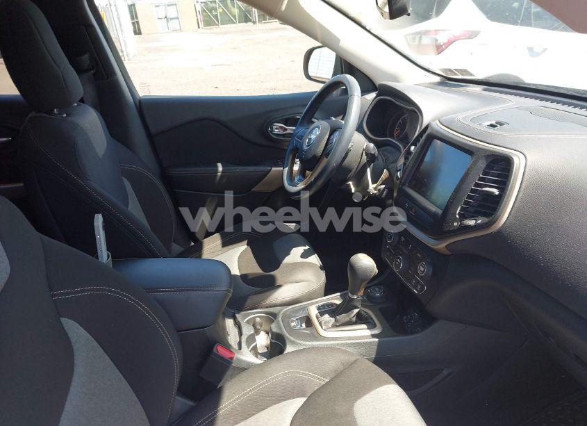 Photo 5 of 2018 Jeep Cherokee LATITUDE TECH CONNECT 4X4 (VIN 1C4PJMCB9JD602518)