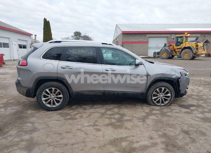 Photo 13 of 2019 Jeep Cherokee LATITUDE 4X4 (VIN 1C4PJMCB9KD214299)