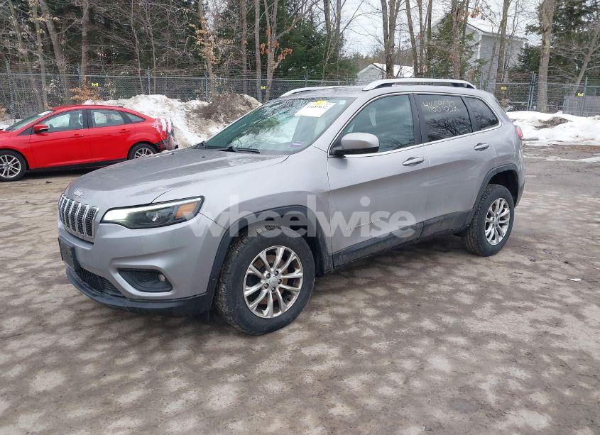 Photo 2 of 2019 Jeep Cherokee LATITUDE 4X4 (VIN 1C4PJMCB9KD214299)