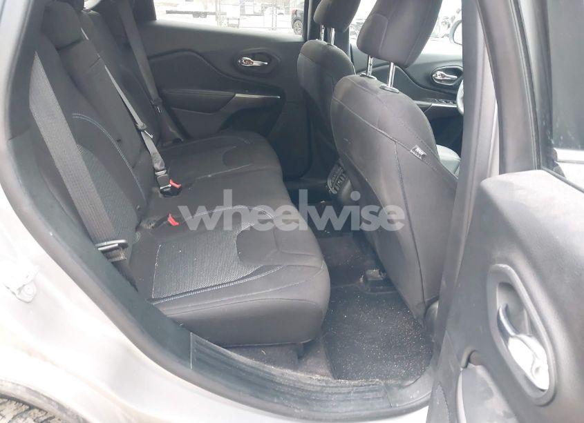 Photo 8 of 2019 Jeep Cherokee LATITUDE 4X4 (VIN 1C4PJMCB9KD214299)