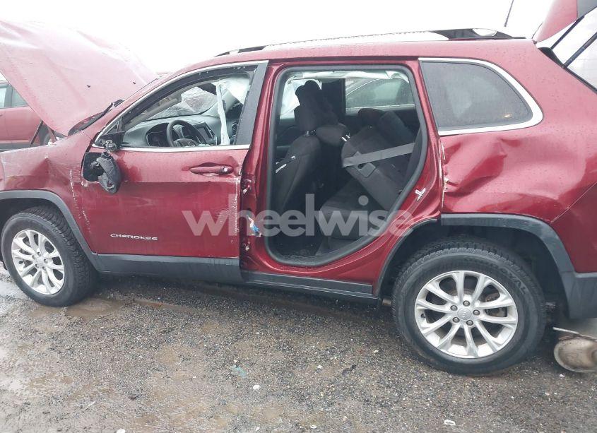 Photo 6 of 2019 Jeep Cherokee LATITUDE 4X4 (VIN 1C4PJMCB9KD355177)