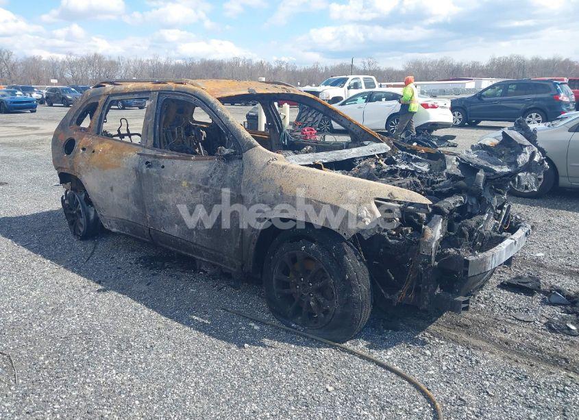 2019 Jeep Cherokee LATITUDE 4X4 (VIN 1C4PJMCB9KD393959) main photo