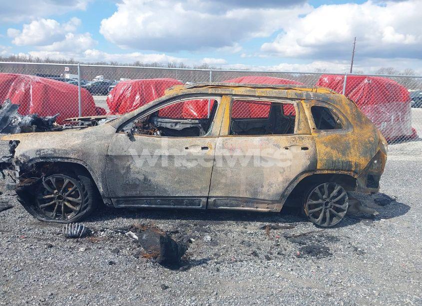 Photo 13 of 2019 Jeep Cherokee LATITUDE 4X4 (VIN 1C4PJMCB9KD393959)