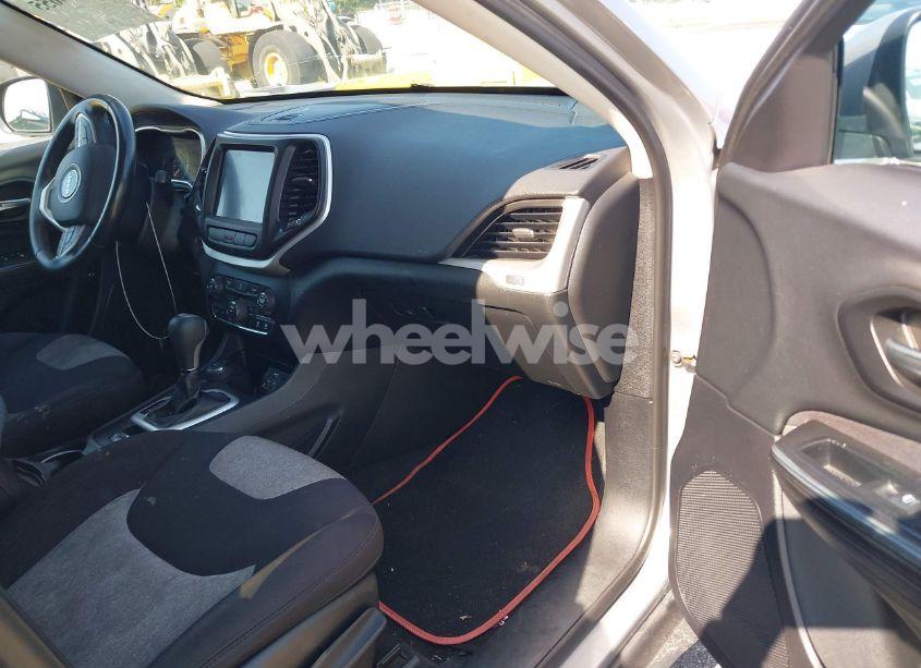 Photo 5 of 2014 Jeep Cherokee LATITUDE (VIN 1C4PJMCBXEW128170)