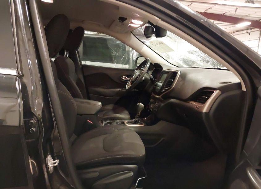 Photo 5 of 2015 Jeep Cherokee LATITUDE (VIN 1C4PJMCBXFW607027)