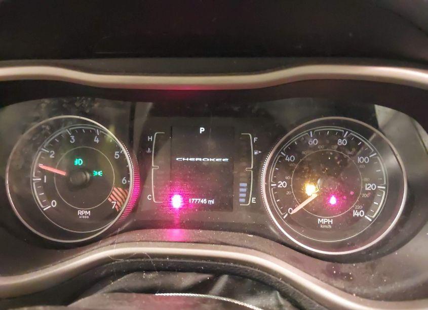 Photo 7 of 2015 Jeep Cherokee LATITUDE (VIN 1C4PJMCBXFW607027)