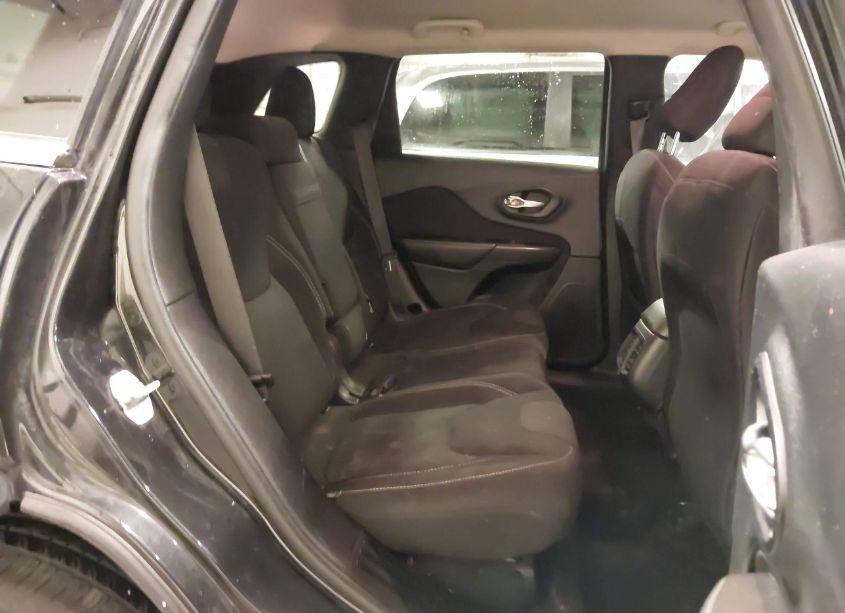 Photo 8 of 2015 Jeep Cherokee LATITUDE (VIN 1C4PJMCBXFW607027)