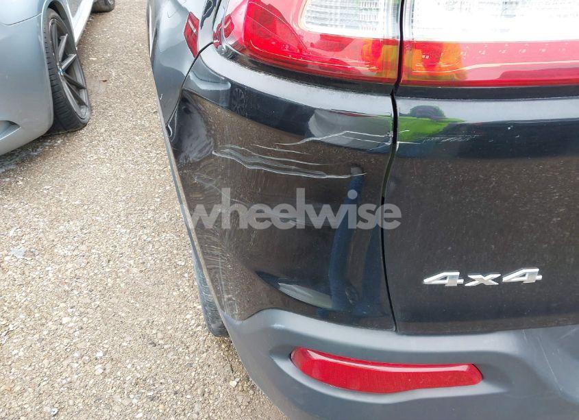 Photo 12 of 2015 Jeep Cherokee LATITUDE (VIN 1C4PJMCBXFW739057)