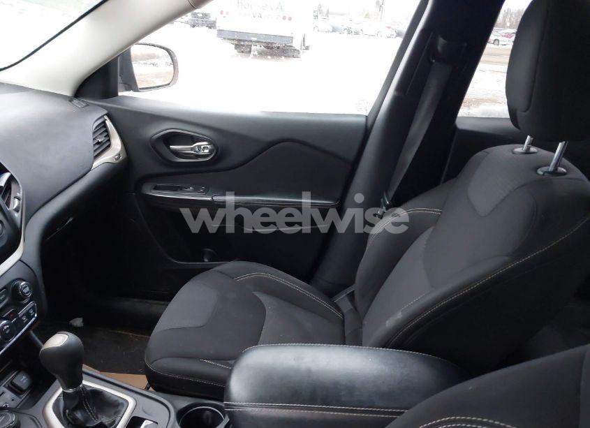 Photo 5 of 2015 Jeep Cherokee LATITUDE (VIN 1C4PJMCBXFW739057)