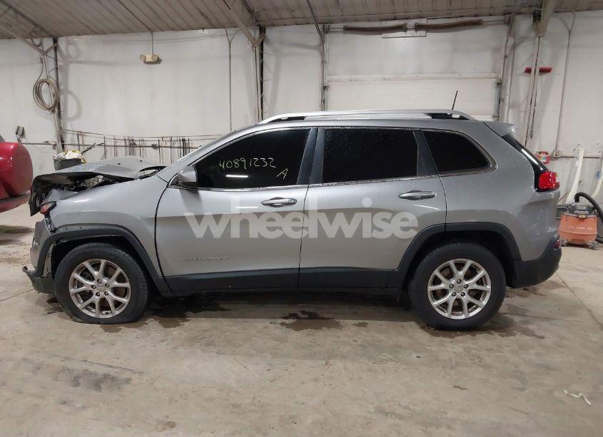 Photo 14 of 2015 Jeep Cherokee LATITUDE (VIN 1C4PJMCBXFW789814)