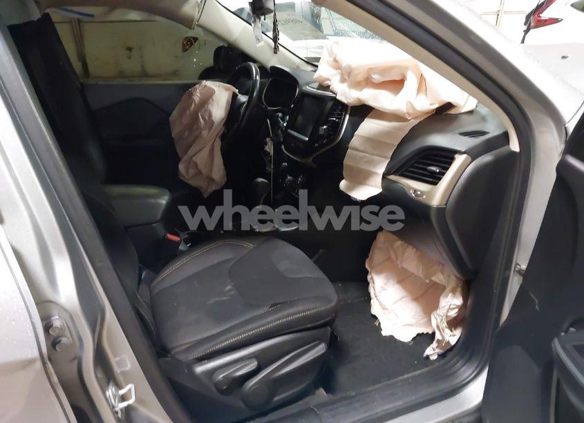 Photo 5 of 2015 Jeep Cherokee LATITUDE (VIN 1C4PJMCBXFW789814)