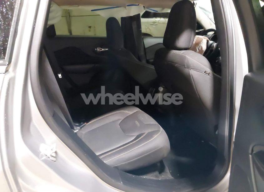 Photo 8 of 2015 Jeep Cherokee LATITUDE (VIN 1C4PJMCBXFW789814)