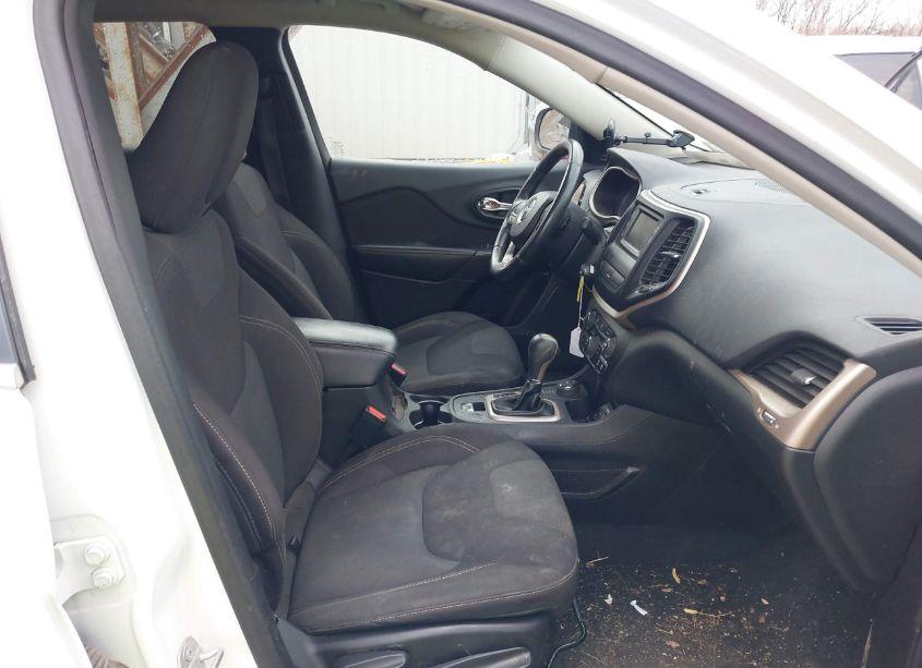 Photo 5 of 2016 Jeep Cherokee LATITUDE (VIN 1C4PJMCBXGW245895)