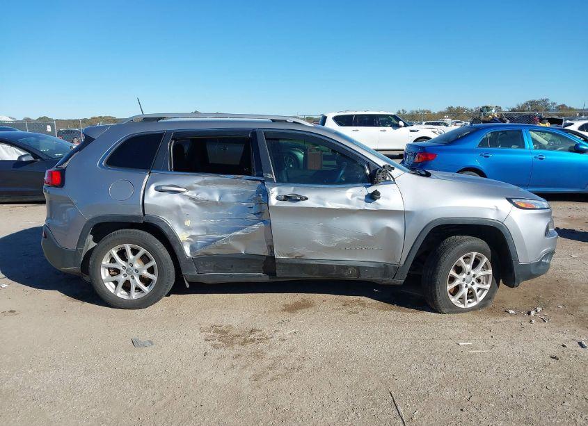 Photo 13 of 2016 Jeep Cherokee LATITUDE (VIN 1C4PJMCBXGW359914)