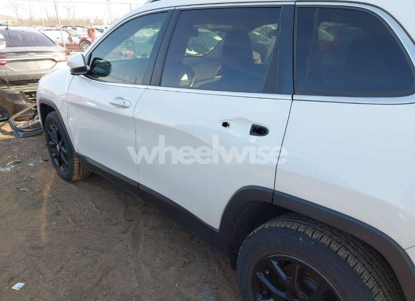 Photo 22 of 2017 Jeep Cherokee LATITUDE 4X4 (VIN 1C4PJMCBXHW529884)