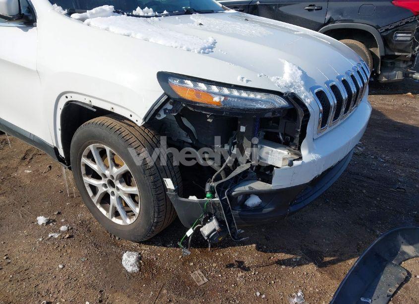 Photo 6 of 2017 Jeep Cherokee LATITUDE 4X4 (VIN 1C4PJMCBXHW529884)