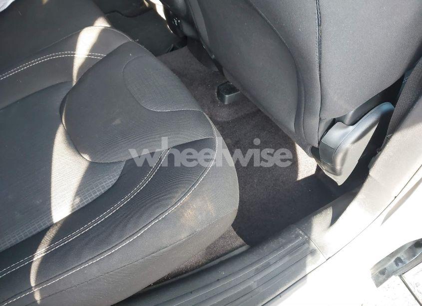 Photo 8 of 2017 Jeep Cherokee LATITUDE 4X4 (VIN 1C4PJMCBXHW529884)