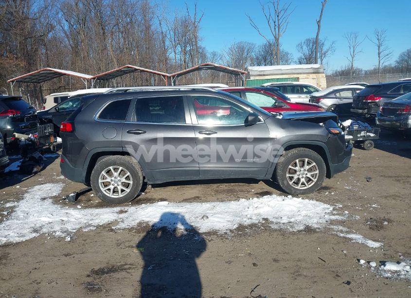 Photo 13 of 2017 Jeep Cherokee LATITUDE 4X4 (VIN 1C4PJMCBXHW587476)