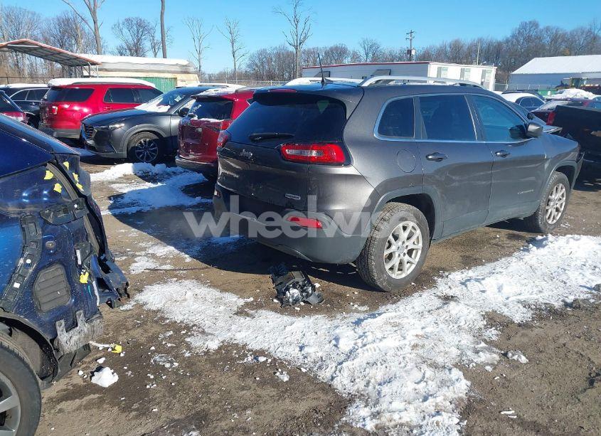 Photo 4 of 2017 Jeep Cherokee LATITUDE 4X4 (VIN 1C4PJMCBXHW587476)
