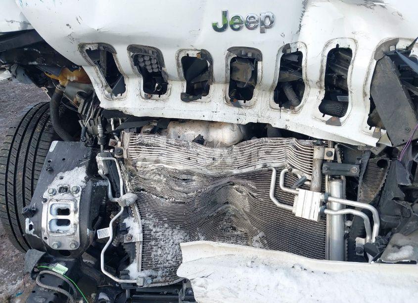 Photo 10 of 2017 Jeep Cherokee LATITUDE 4X4 (VIN 1C4PJMCBXHW647871)