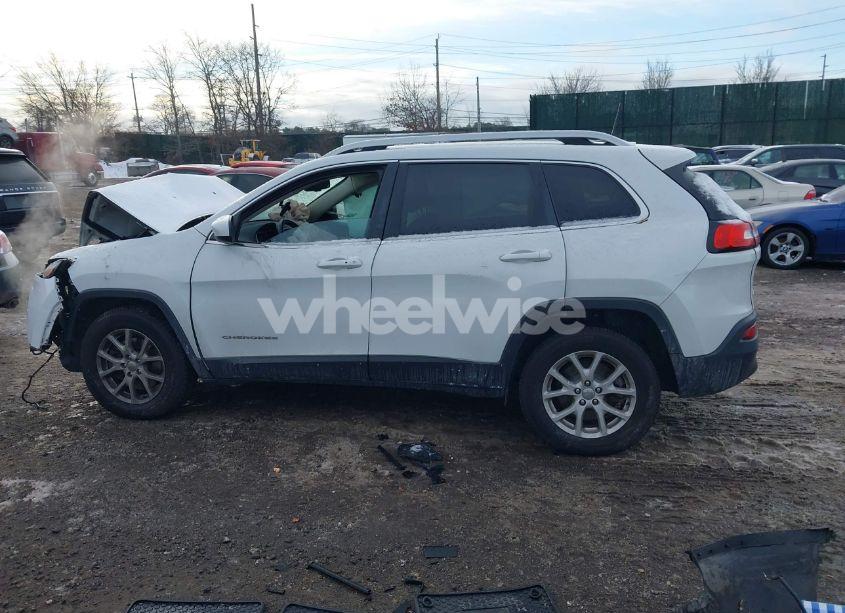 Photo 14 of 2017 Jeep Cherokee LATITUDE 4X4 (VIN 1C4PJMCBXHW647871)