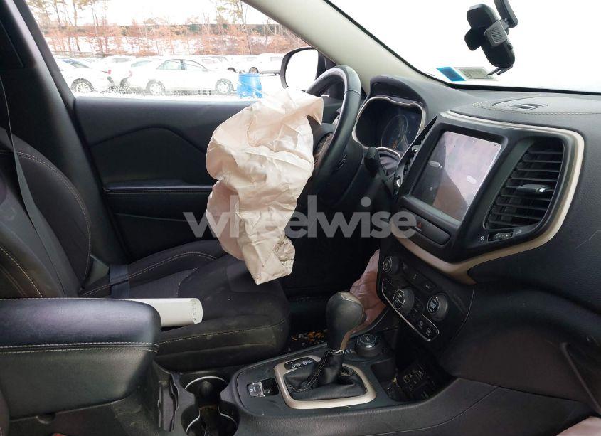 Photo 5 of 2017 Jeep Cherokee LATITUDE 4X4 (VIN 1C4PJMCBXHW647871)