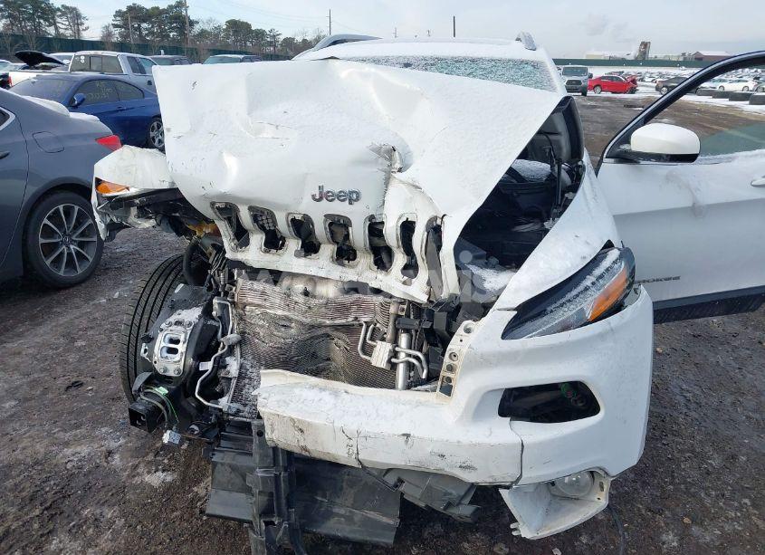 Photo 6 of 2017 Jeep Cherokee LATITUDE 4X4 (VIN 1C4PJMCBXHW647871)