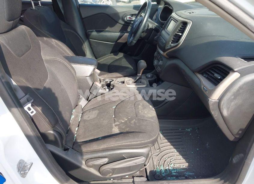 Photo 5 of 2017 Jeep Cherokee LATITUDE 4X4 (VIN 1C4PJMCBXHW668767)