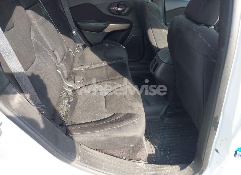 Photo 8 of 2017 Jeep Cherokee LATITUDE 4X4 (VIN 1C4PJMCBXHW668767)